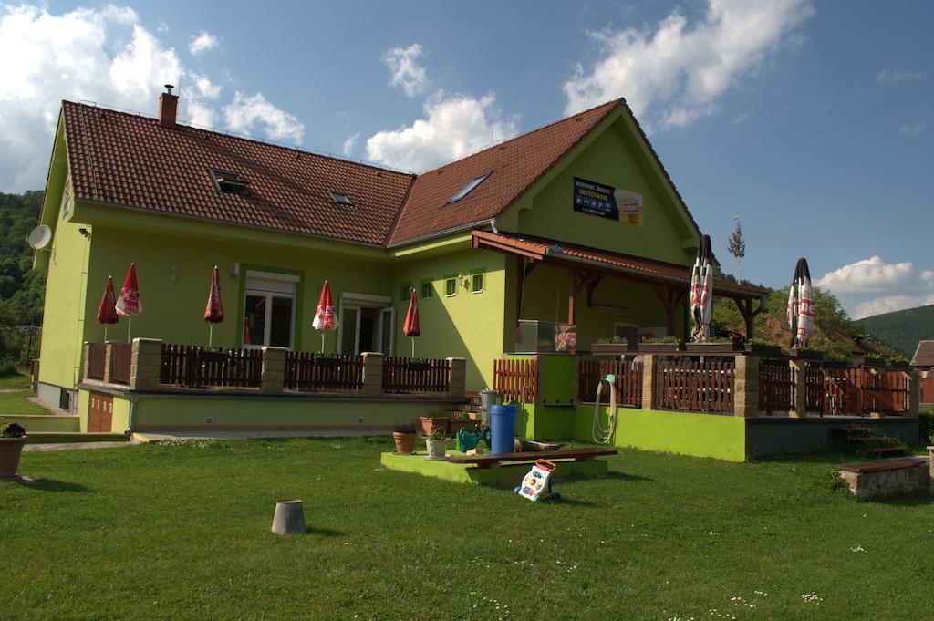 Hostinec Vo Visnovom Stará Turá Zewnętrze zdjęcie
